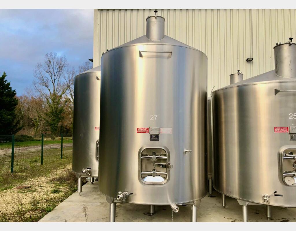 Cuve inox 304L thermor&eacute;gul&eacute;e sur pieds 90 HL (9 000 litres) PIERRE GUERIN