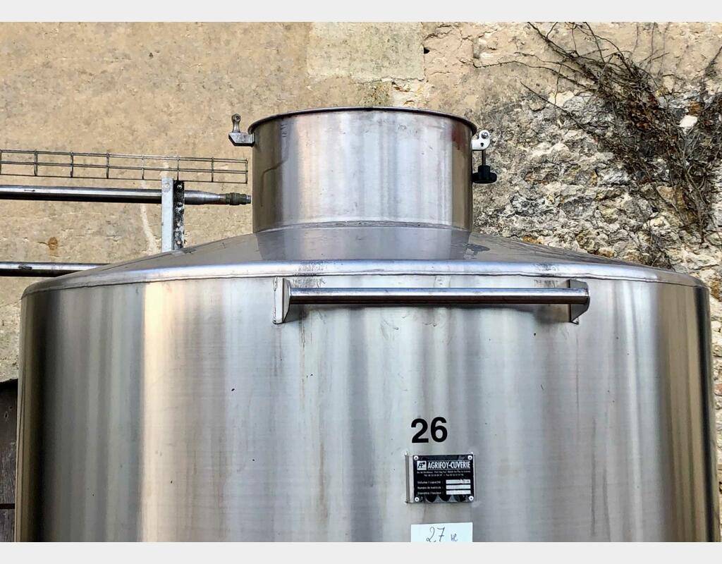 304L vertical cylindrical stainless steel tank - Flat sloping bottom on feet
