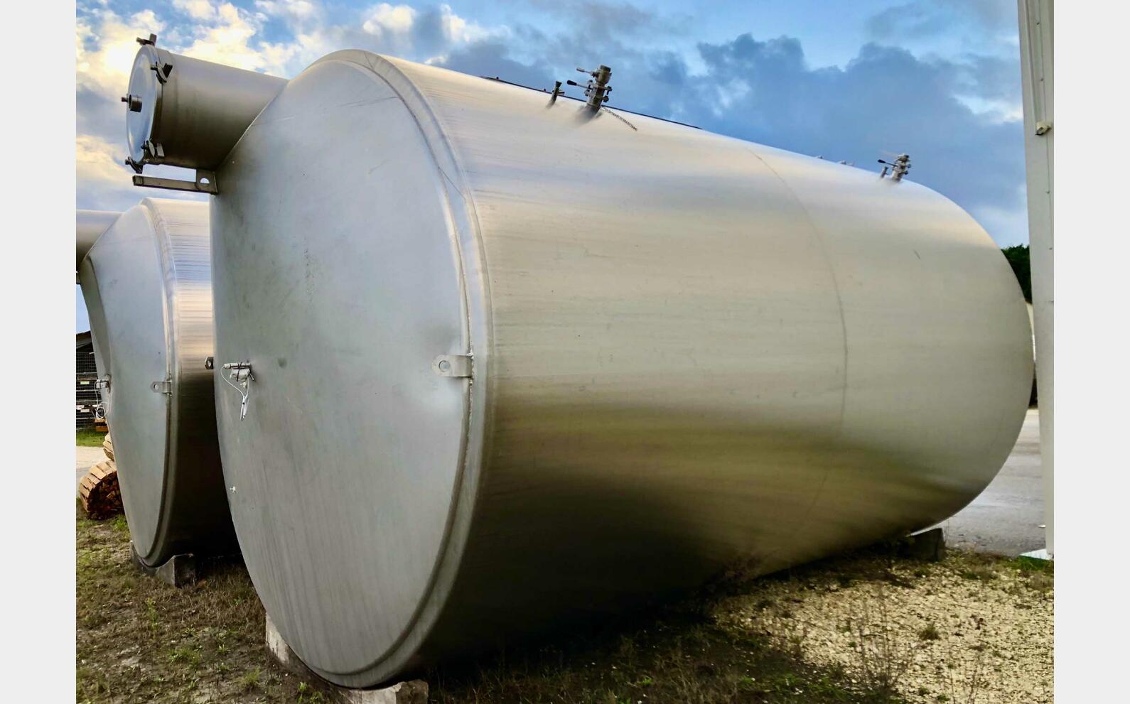 Insulated 304L stainless steel tank + circuit 118 + 106 = 224 HL (22,400 litres) PIERRE GUERIN