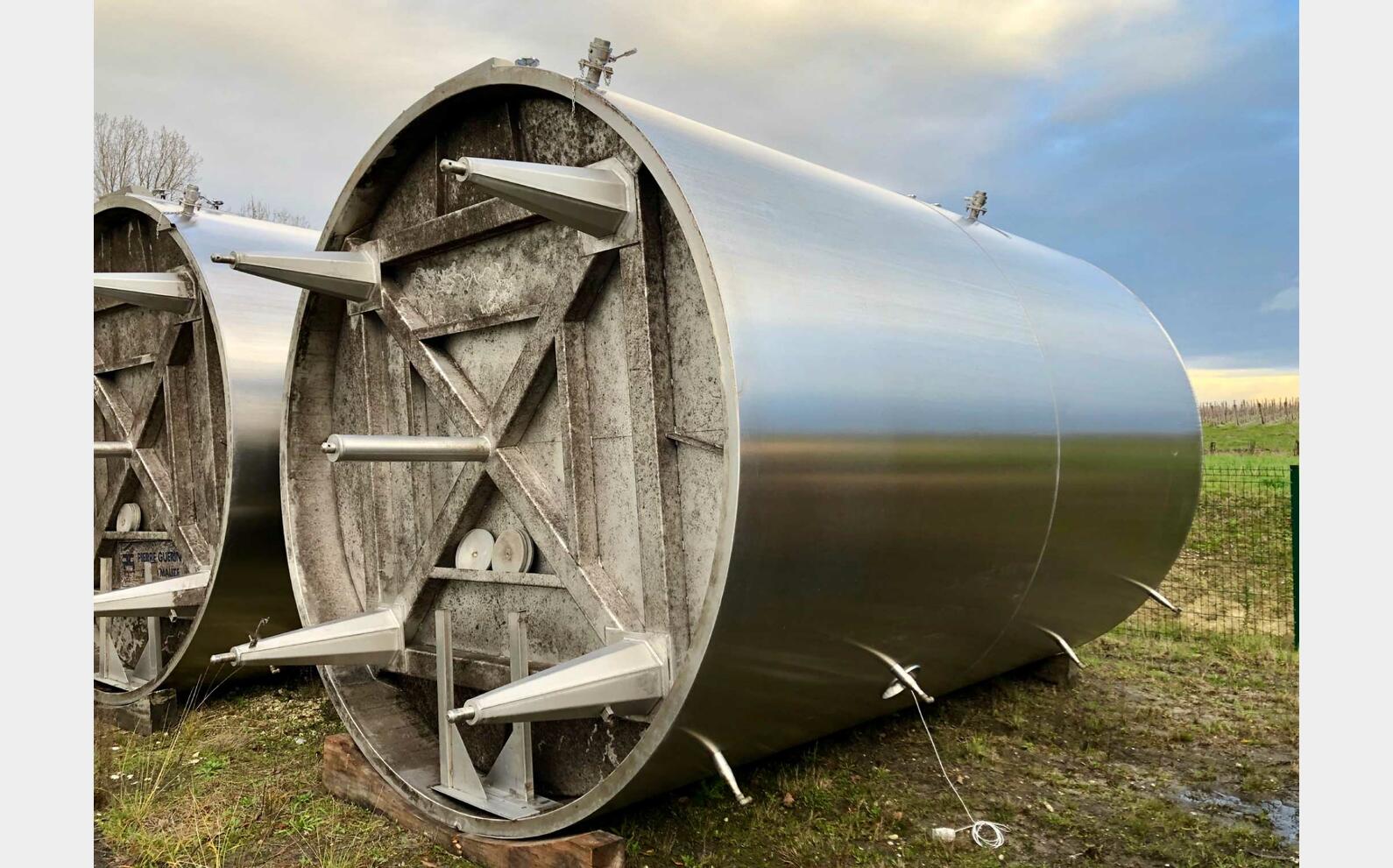 Insulated 304L stainless steel tank + circuit 118 + 106 = 224 HL (22,400 litres) PIERRE GUERIN