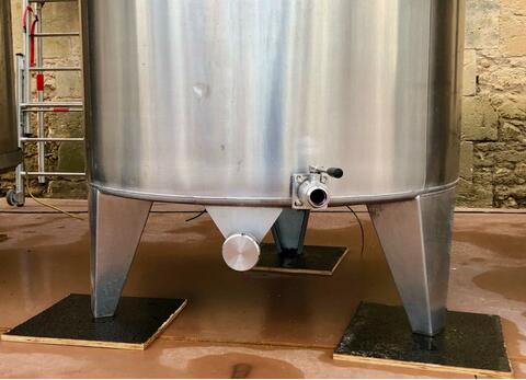 Vertical 304L stainless steel tank - Conical bottom on feet