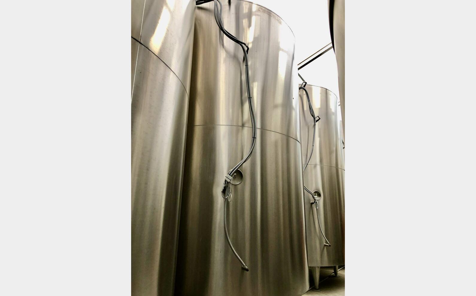 Insulated 304L stainless steel tank + circuit 118 + 106 = 224 HL (22,400 litres) PIERRE GUERIN