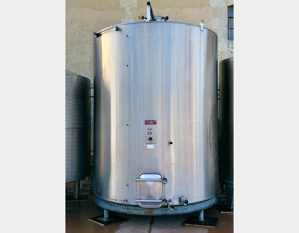 304L vertical cylindrical stainless steel tank - Inclined flat bottom on feet