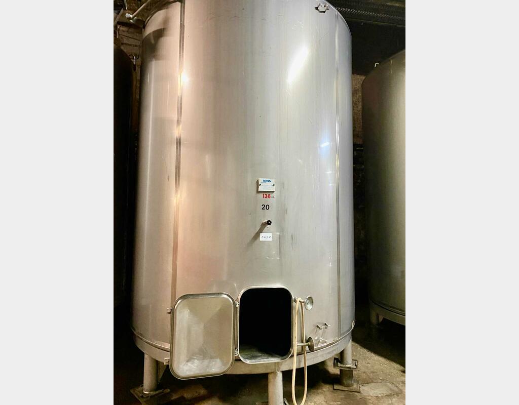 Cylindrical 304L stainless steel tank - Flat bottom on feet