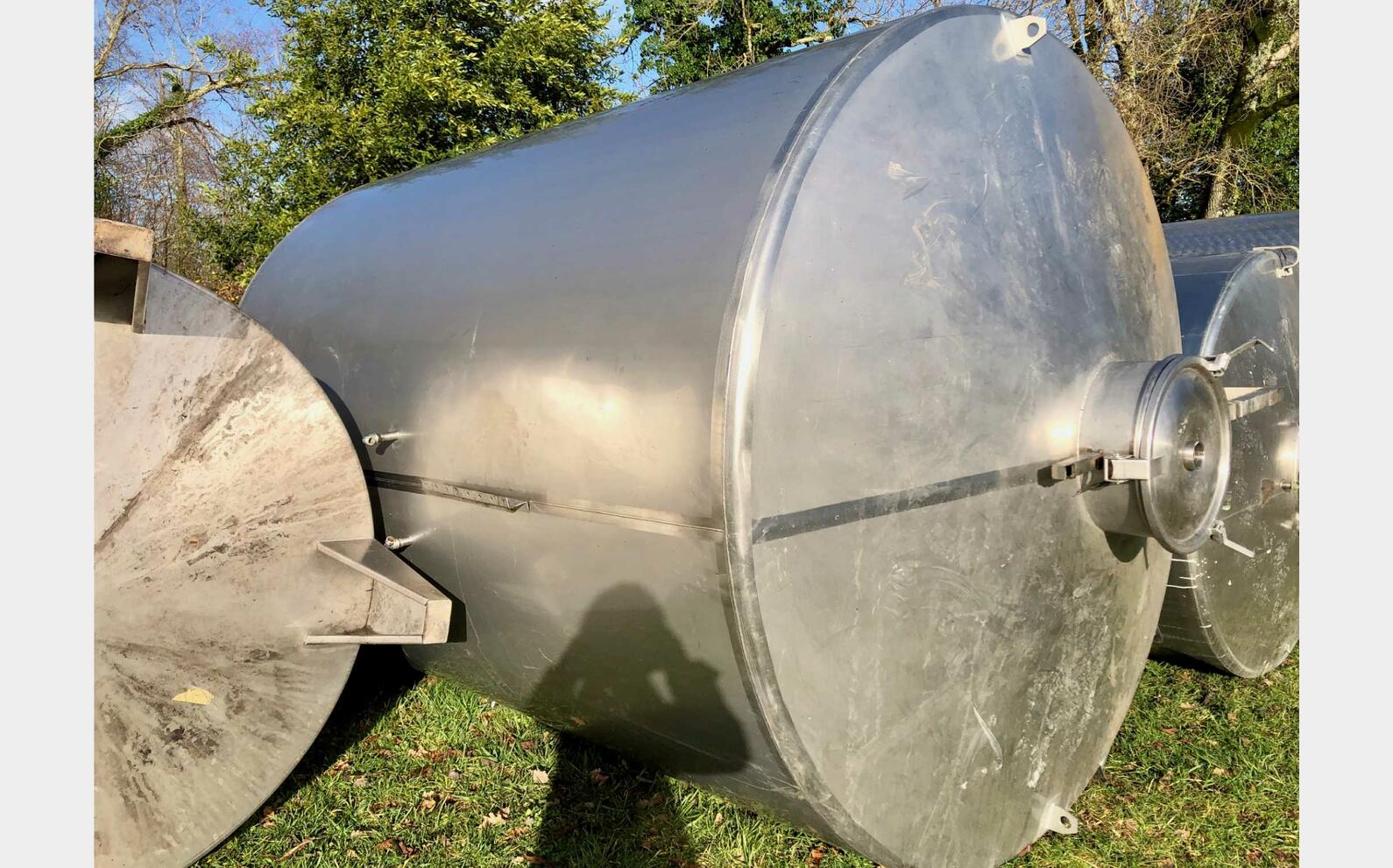 Cuve inox 304 fond plat sur socle acier 138 HL (13 800 litres) ETA