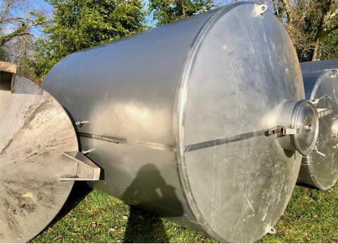 Cylindrical 304L stainless steel tank - Flat bottom on feet