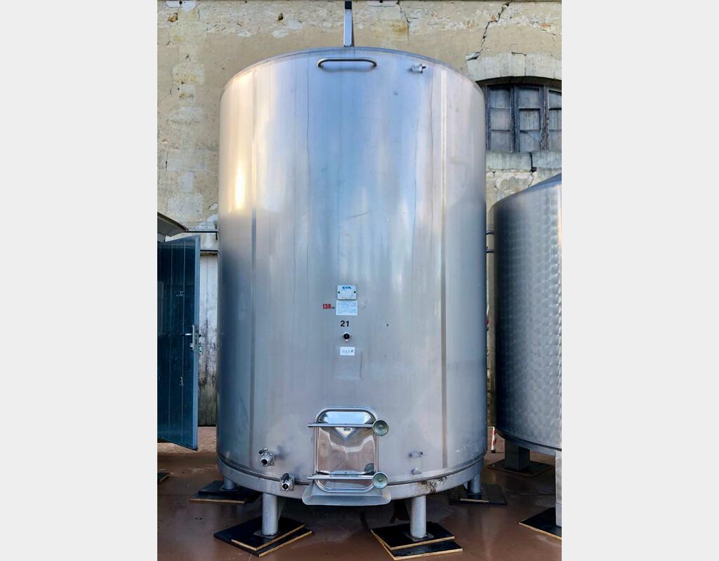 Vertical 304L stainless steel tank - Inclined flat bottom on feet