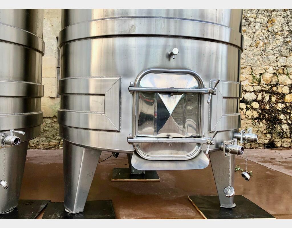 Cuve inox 304L verticale cylindrique - Fond plat incliné sur pieds