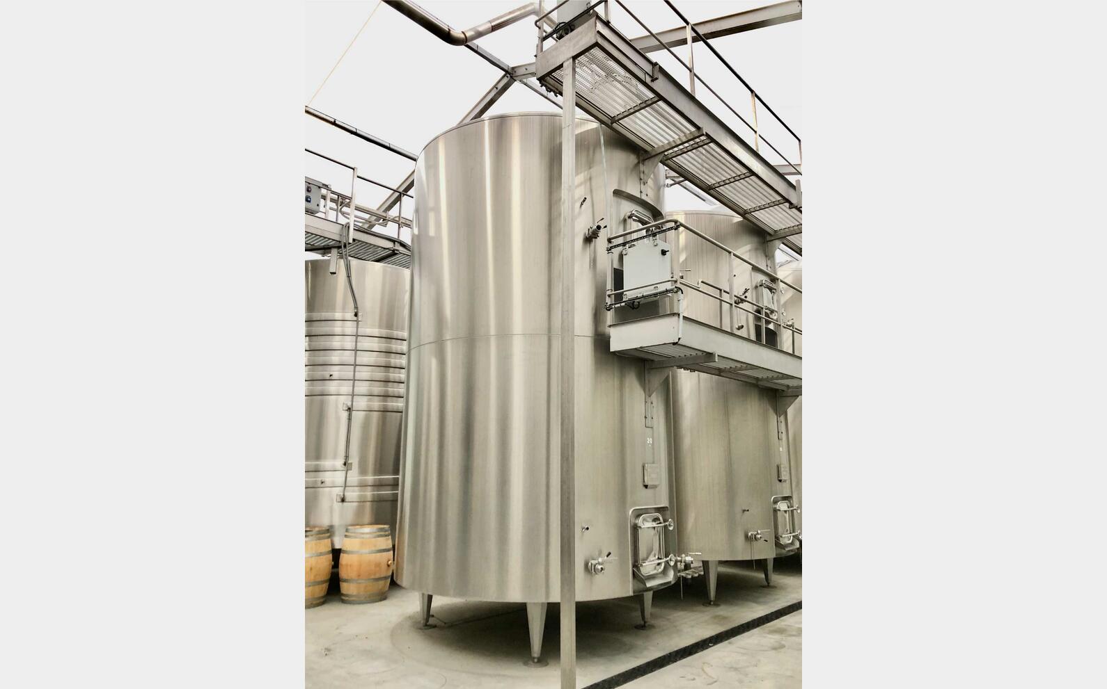 Insulated 304L stainless steel tank + circuit 118 + 106 = 224 HL (22,400 litres) PIERRE GUERIN