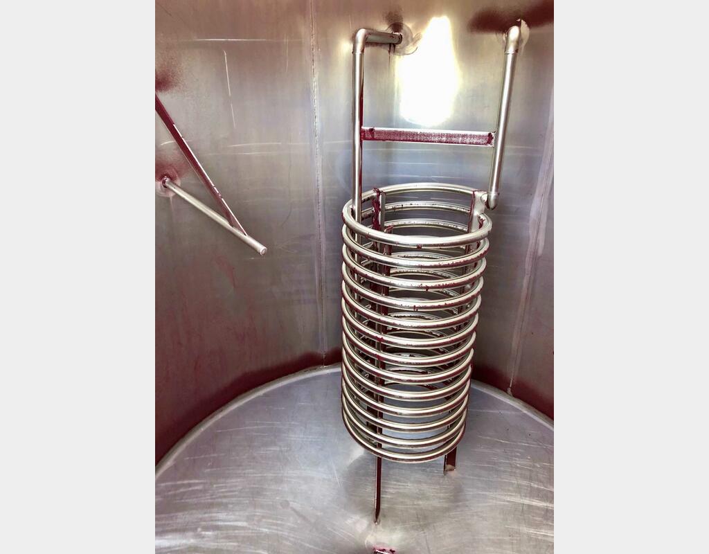 Vertical 304L stainless steel tank - Conical bottom on feet