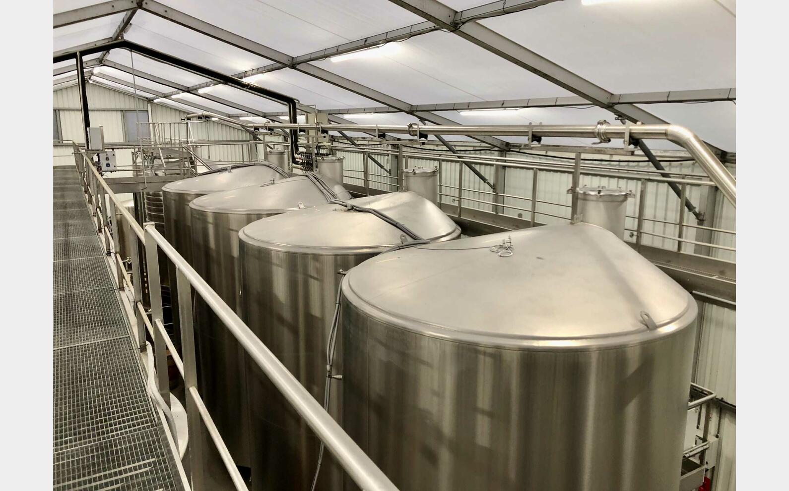 Insulated 304L stainless steel tank + circuit 118 + 106 = 224 HL (22,400 litres) PIERRE GUERIN