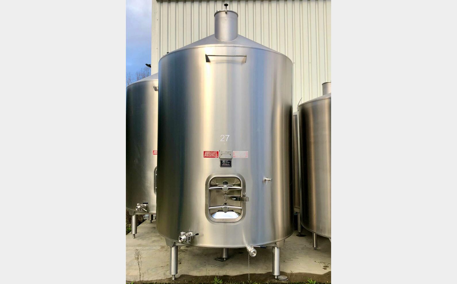 Cuve inox 304L thermor&eacute;gul&eacute;e sur pieds 90 HL (9 000 litres) PIERRE GUERIN
