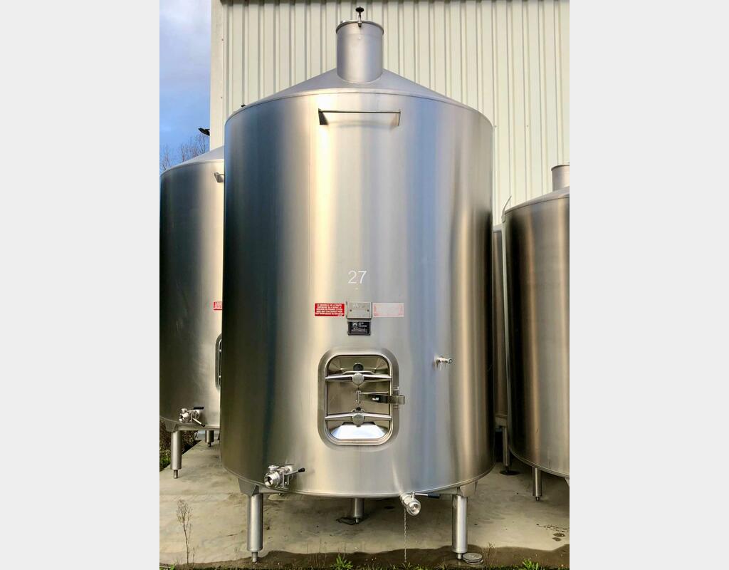 Flat-bottomed stainless steel tank - On feet