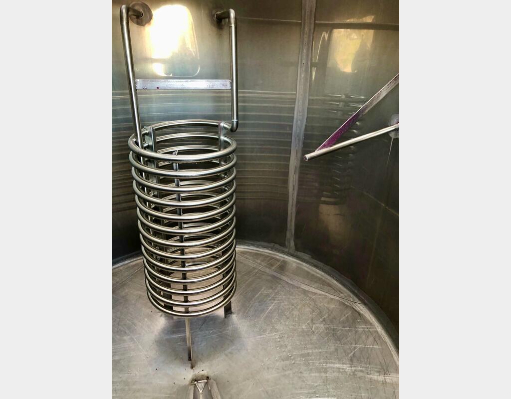 304L vertical stainless steel tank - Conical bottom on feet