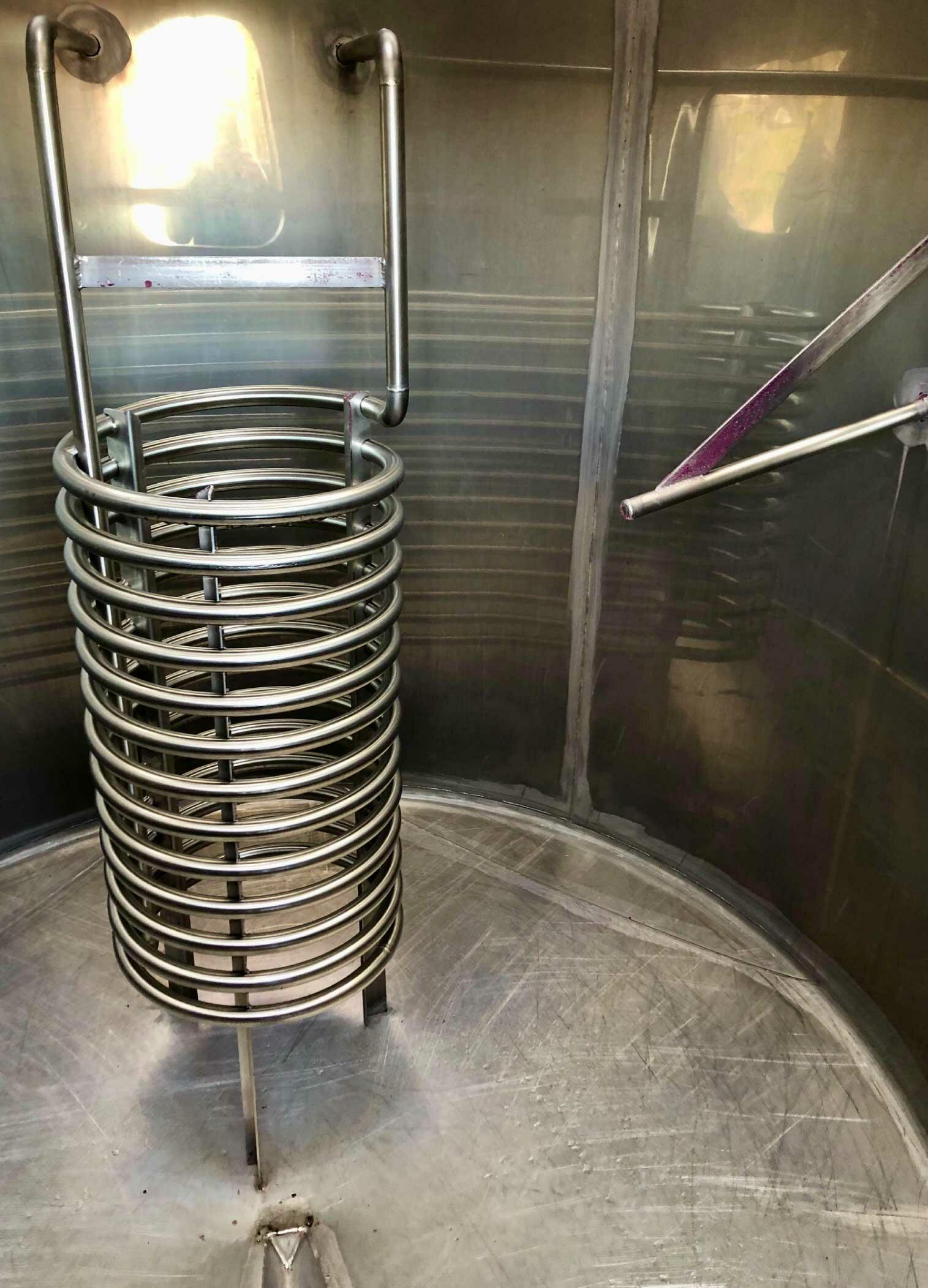 304L vertical stainless steel tank - Conical bottom on feet