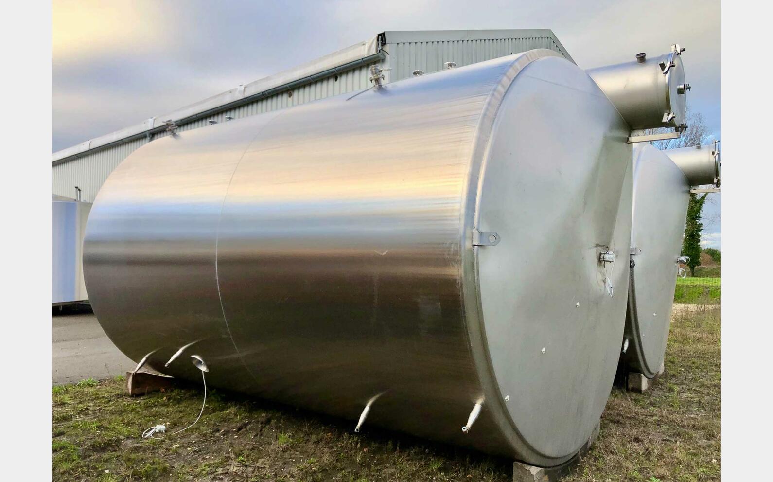 Insulated 304L stainless steel tank + circuit 118 + 106 = 224 HL (22,400 litres) PIERRE GUERIN