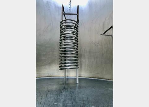 Vertical 304L stainless steel tank - Inclined flat bottom on feet