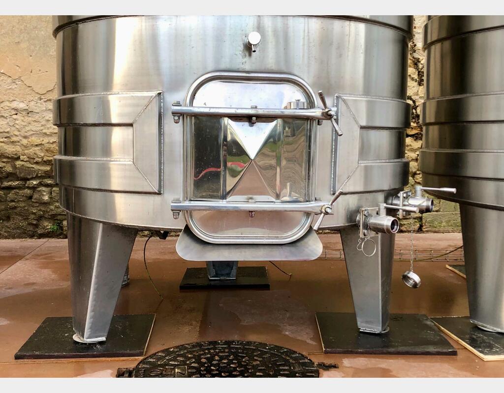 Cuve inoxydable 304L cylindrique - Fond plat incliné sur pieds