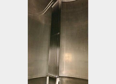 Flat-bottomed stainless steel tank - On feet