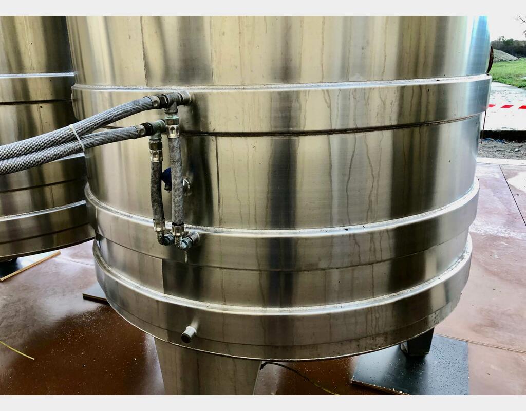 Cuve inoxydable 304L cylindrique - Fond plat incliné sur pieds