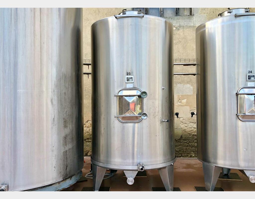 304L vertical stainless steel tank - Conical bottom on feet