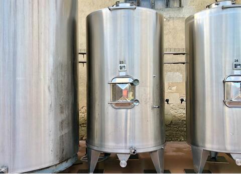 304L vertical stainless steel tank - Conical bottom on feet