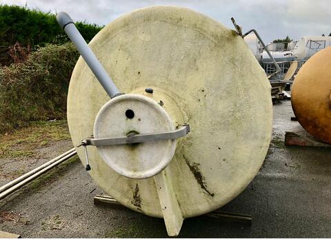 Fiber tank - Bombed background  100 HL (10000 liters)