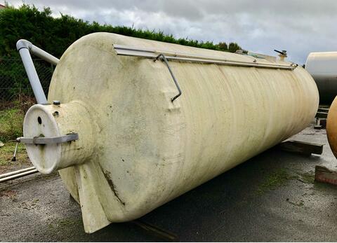 Vertical cylindrical fiber tank - Bombed background on skirt