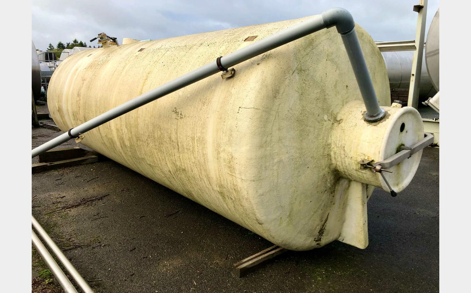 Fiber tank - Bombed background  100 HL (10000 liters)