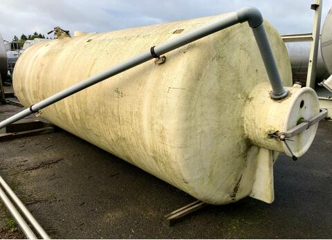 Vertical cylindrical fiber tank - Bombed background on skirt