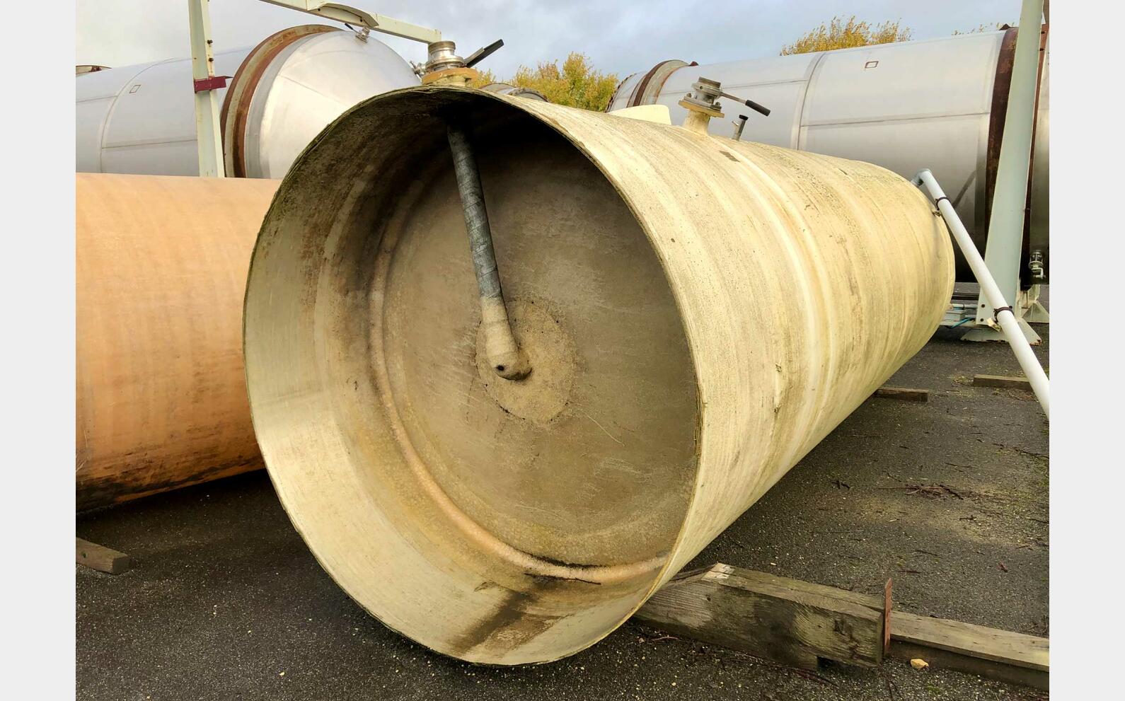 Fiber tank - Bombed background  100 HL (10000 liters)