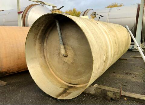 Vertical cylindrical fiber tank - Bombed background on skirt