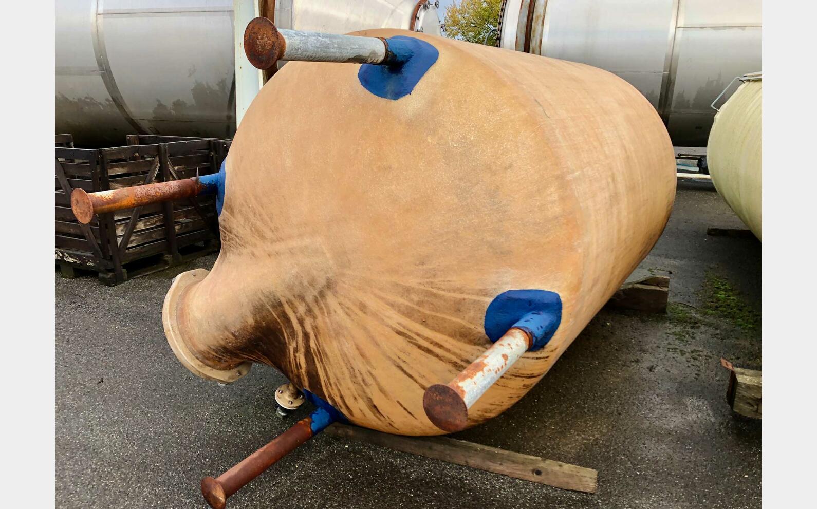 Fiberglass tank - On legs 50 HL (5 000 liters)