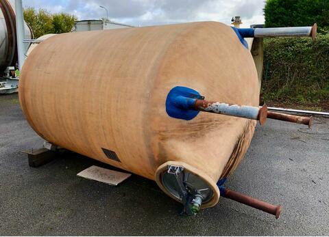 Fiberglass tank - On legs 50 HL (5 000 liters)