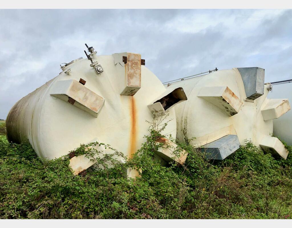 Vertical cylindrical fiber tank -  on feet