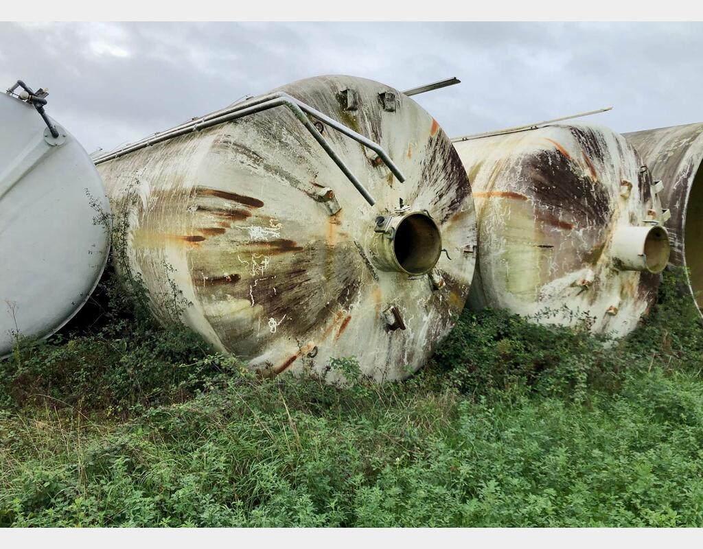 Vertical cylindrical fiber tank -  on feet