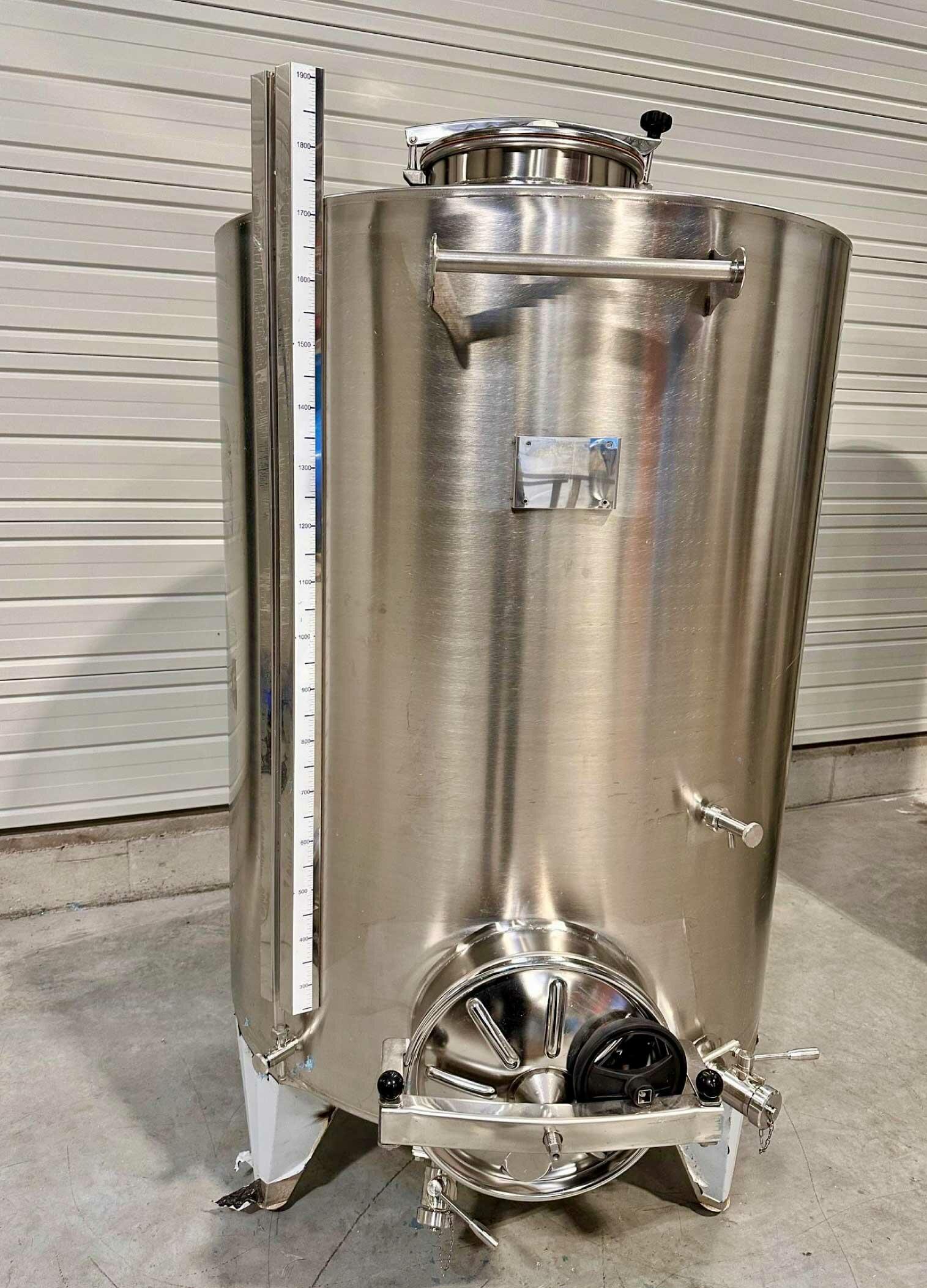 304 stainless steel tank - Curved bottom - STOBP1700