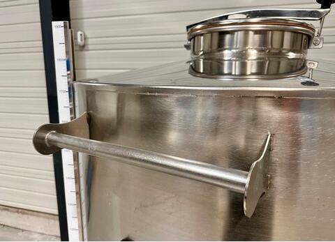Cuve inox 304 fond bomb&eacute; sur pieds 17.8 HL (1 789 litres) ARSILAC
