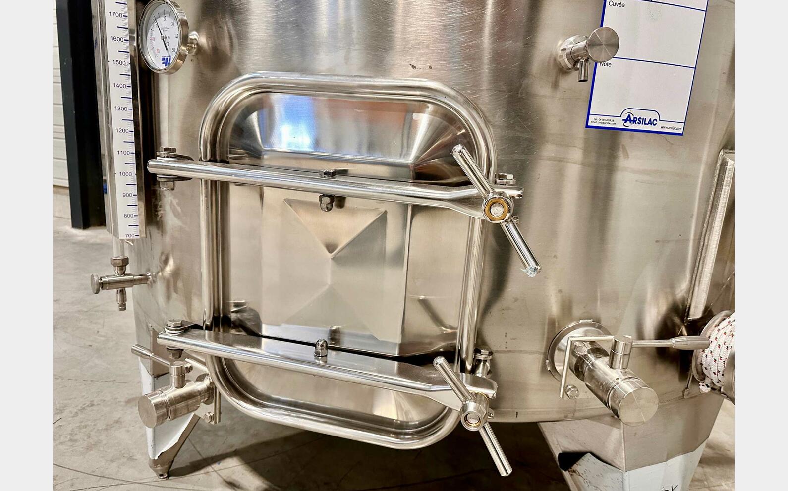 Cuve inox 304 thermor&eacute;gul&eacute;e sur pieds 48.9 HL (4 893 Litres) ARSILAC