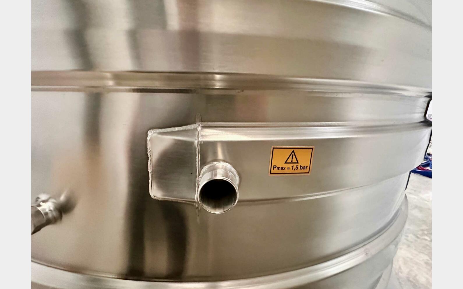 Cuve inox 304 thermor&eacute;gul&eacute;e sur pieds 53.20 HL (5 320 litres) ARSILAC