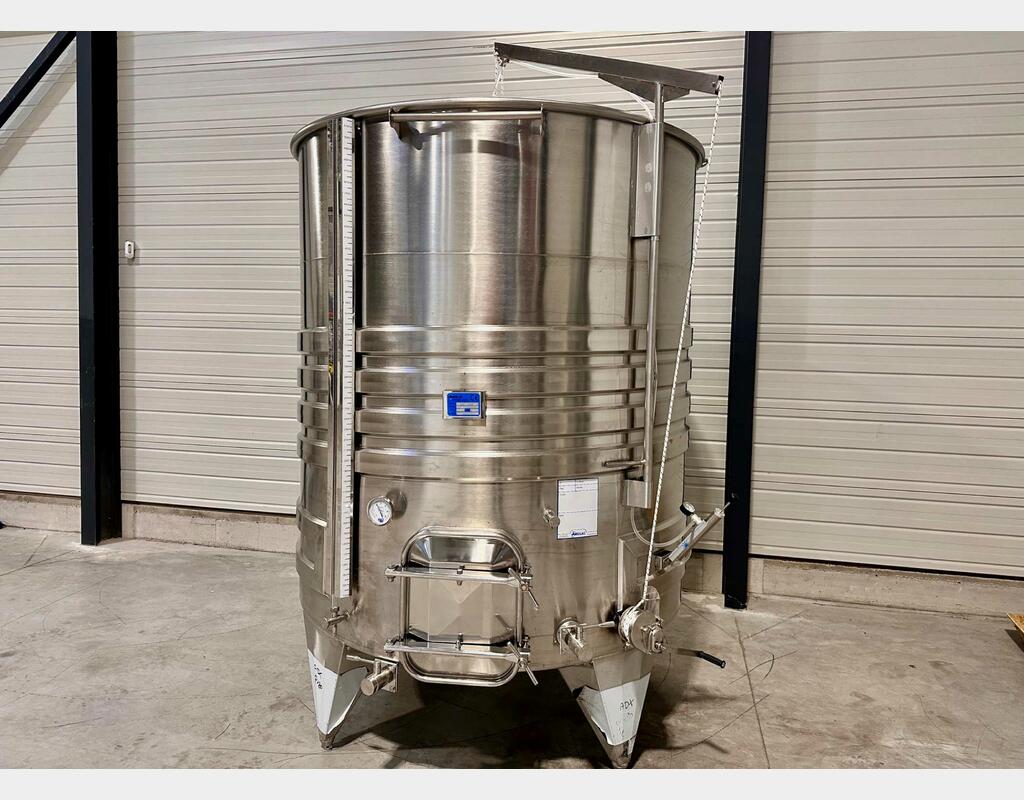 Cuve inox 304 thermor&eacute;gul&eacute;e sur pieds 48.9 HL (4 893 Litres) ARSILAC
