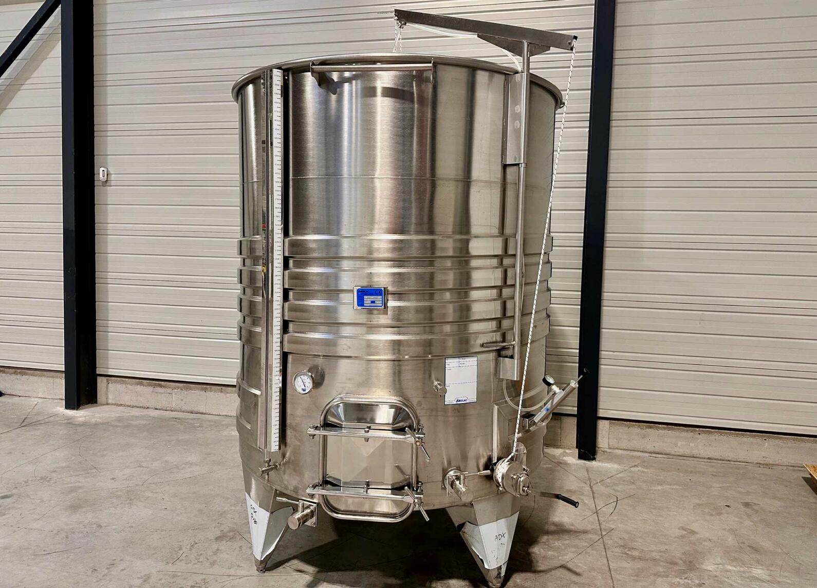 Cuve inox 304 thermor&eacute;gul&eacute;e sur pieds 48.9 HL (4 893 Litres) ARSILAC