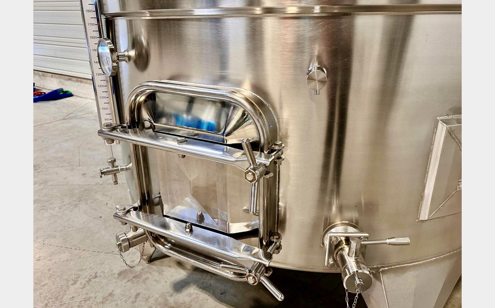 Cuve inox 304 thermor&eacute;gul&eacute;e sur pieds 53.20 HL (5 320 litres) ARSILAC