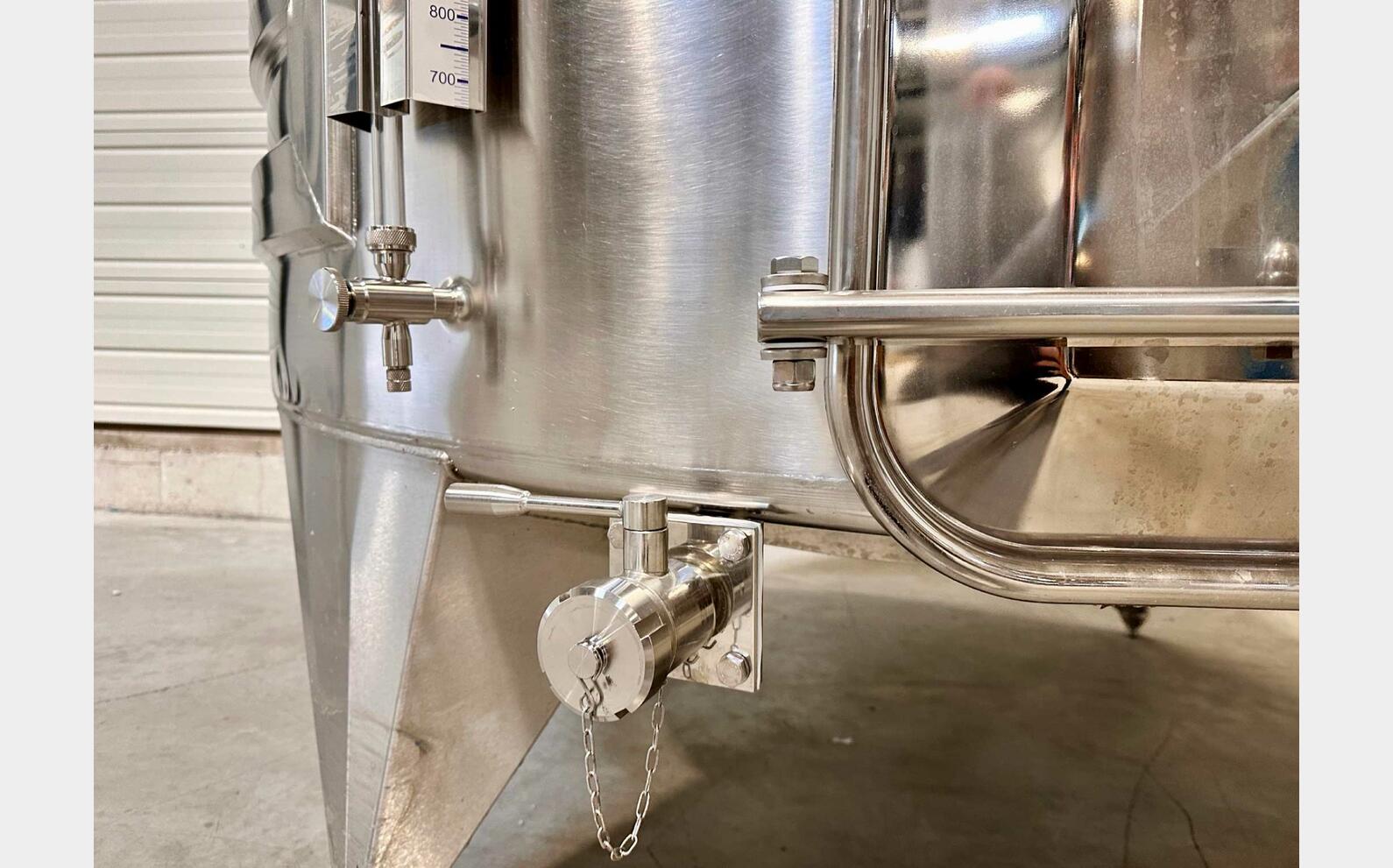 Cuve inox 304 thermor&eacute;gul&eacute;e sur pieds 53.20 HL (5 320 litres) ARSILAC