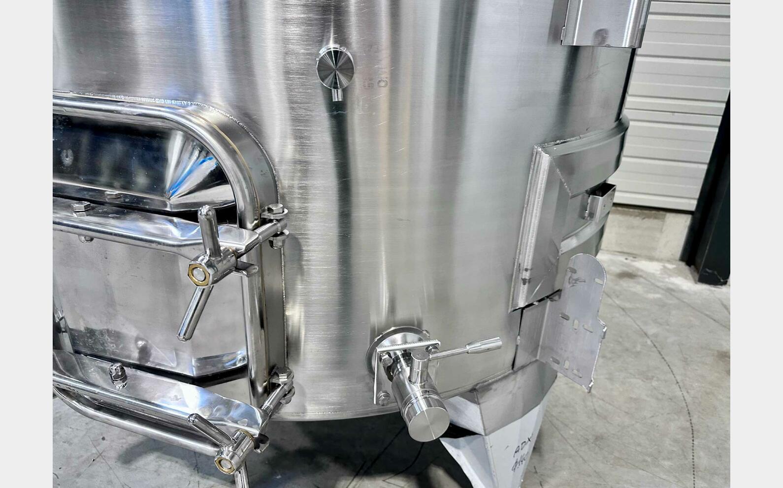Cuve inox 304 thermor&eacute;gul&eacute;e sur pieds 39 HL (3 902 litres) ARSILAC