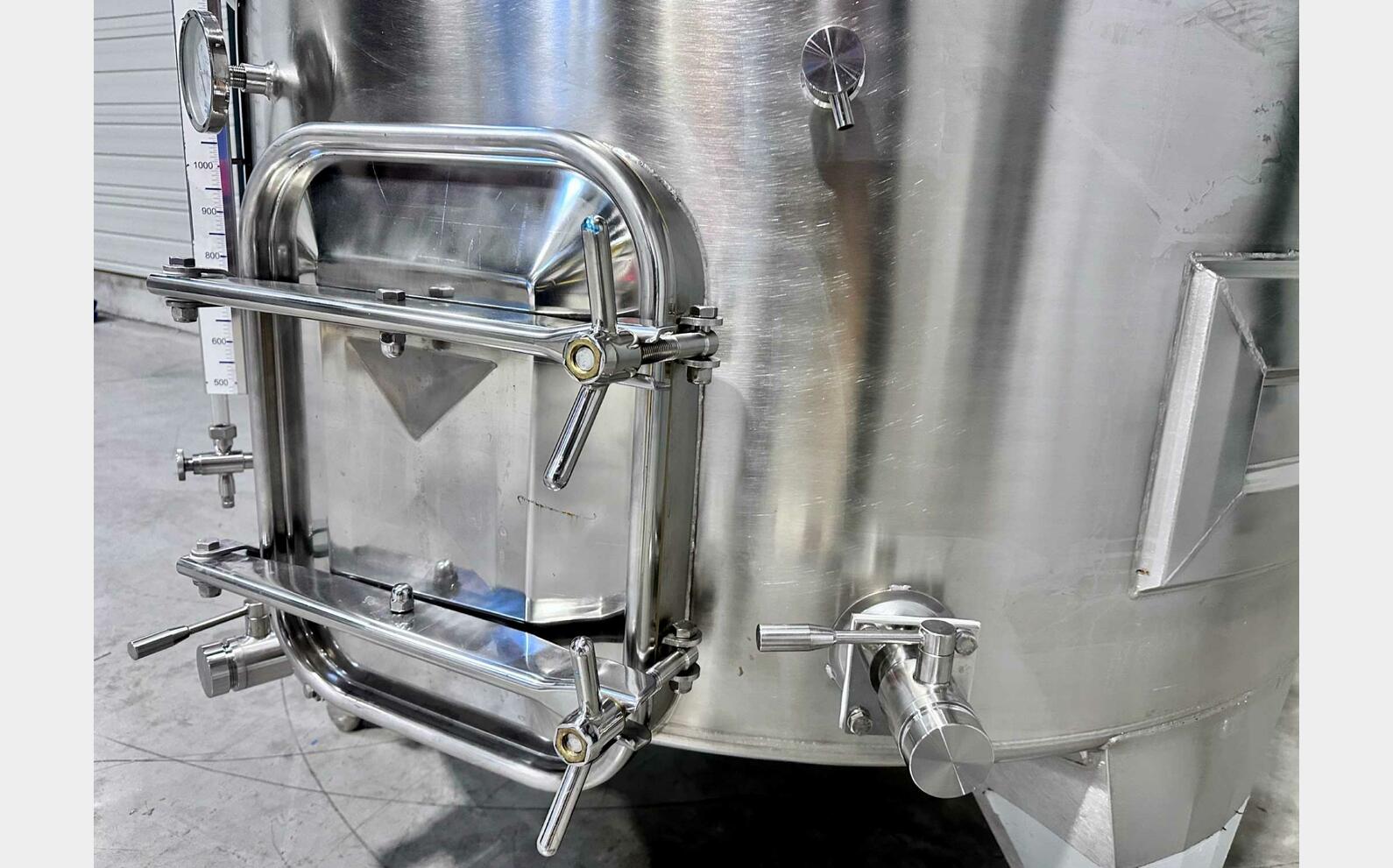 304 stainless steel tank - Coil circuit 42 HL (4,200 litres) ARSILAC
