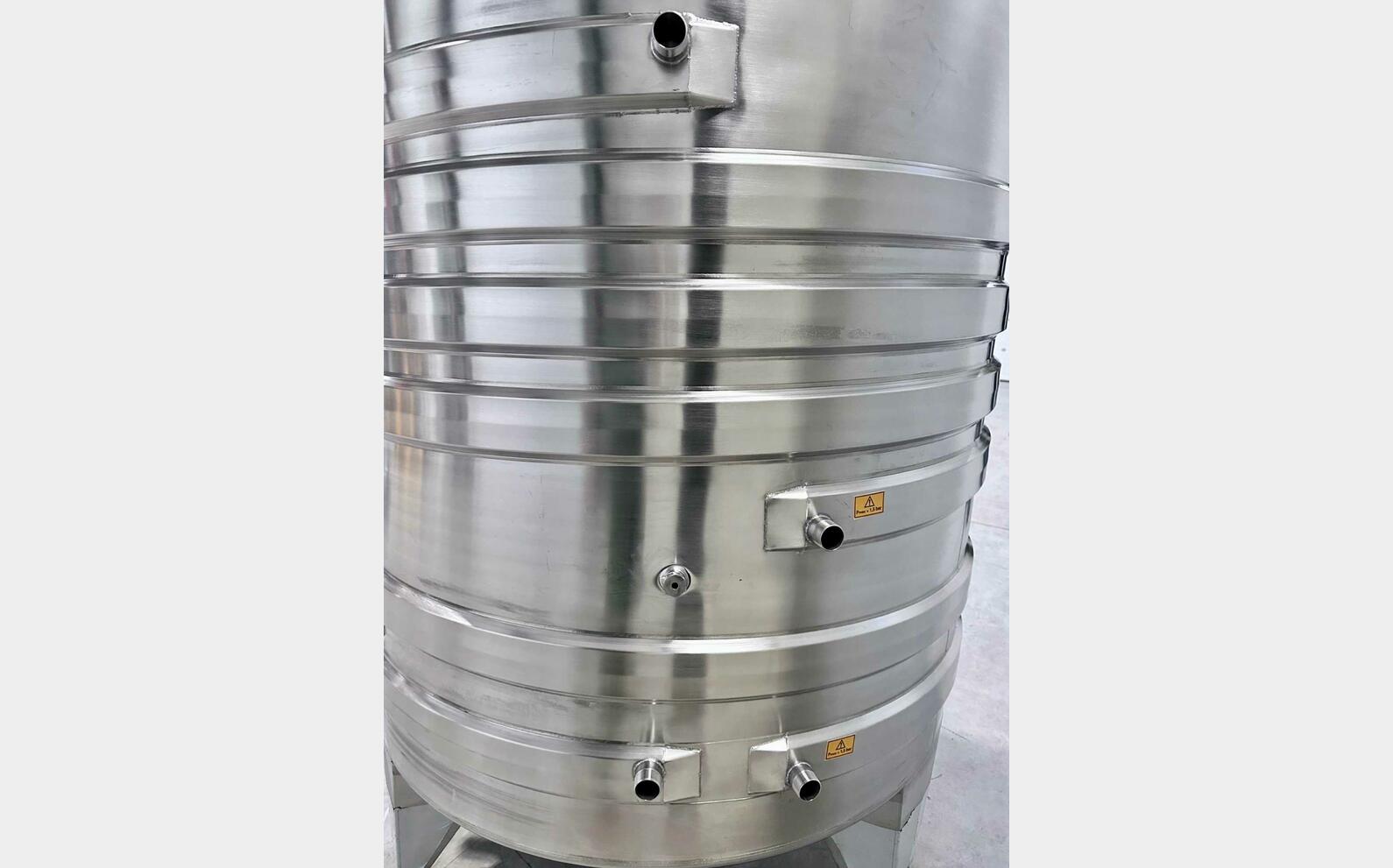 Cuve inox 304 thermor&eacute;gul&eacute;e sur pieds 39 HL (3 902 litres) ARSILAC