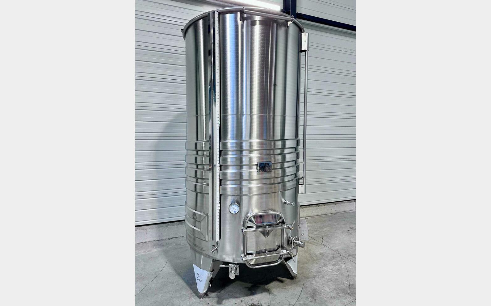 304 ss tank - Coil circuit 39 HL (3 902 litres) ARSILAC