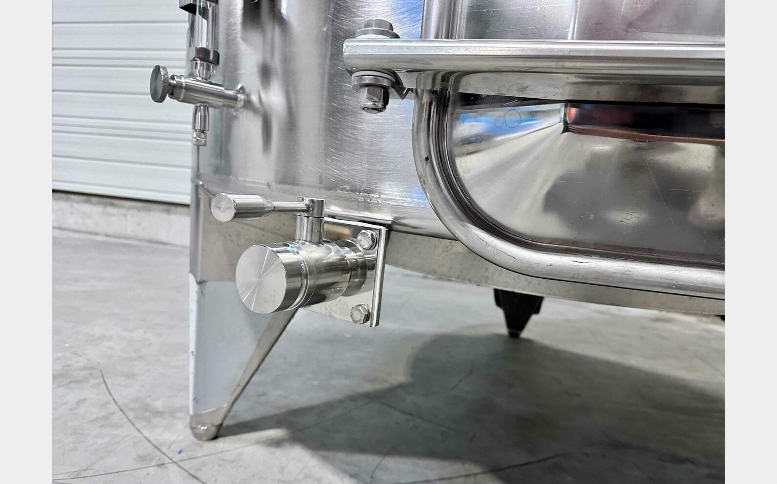 Cuve inox 304 thermor&eacute;gul&eacute;e sur pieds 42 HL (4 200 litres) ARSILAC