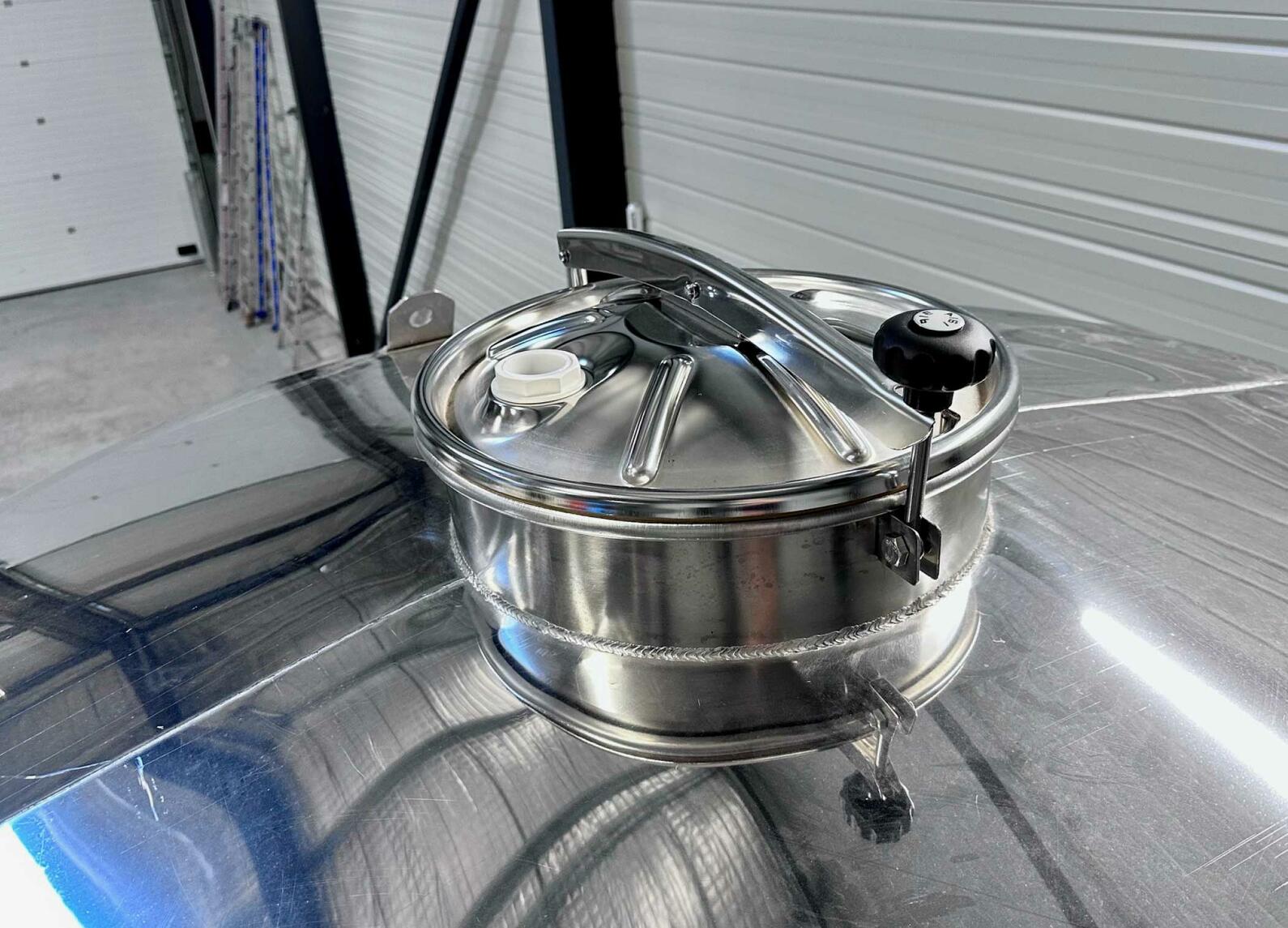 Cuve inox 304 thermor&eacute;gul&eacute;e sur pieds 52 HL (5 205 Litres) ARSILAC